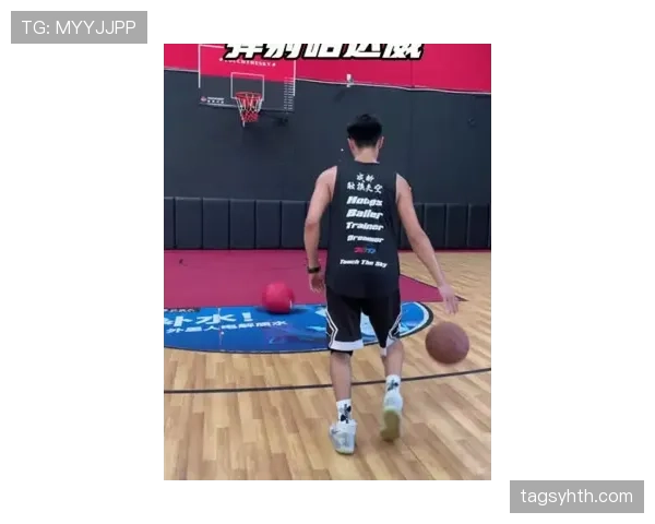 篮球规则中带球撞人如何判定防守队员是否占据合法防守位置 篮球规则中带球撞人如何判定防守队员是否占据合法防守位置