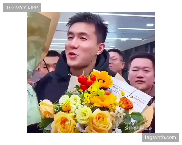 郭艾伦今天穿得像个富二代,场下完全不是球场那个拼命三郎样儿了 郭艾伦今天穿得像个富二代,场下完全不是球场那个拼命三郎样儿了